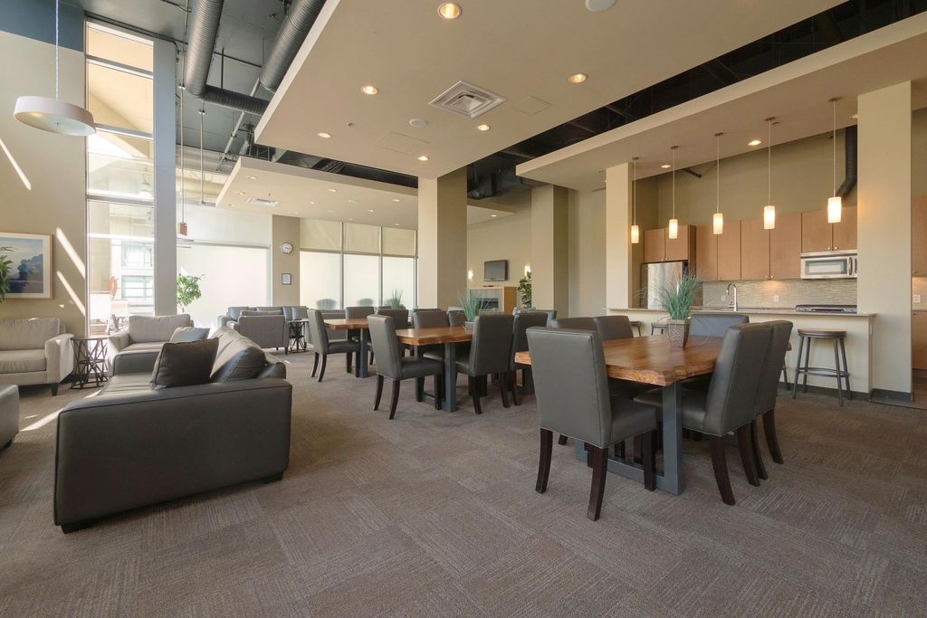 listing image 1108476796827031264