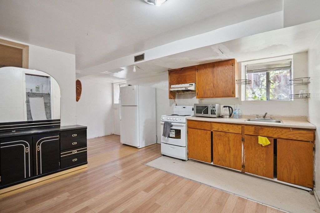 listing image 1101987615180112440
