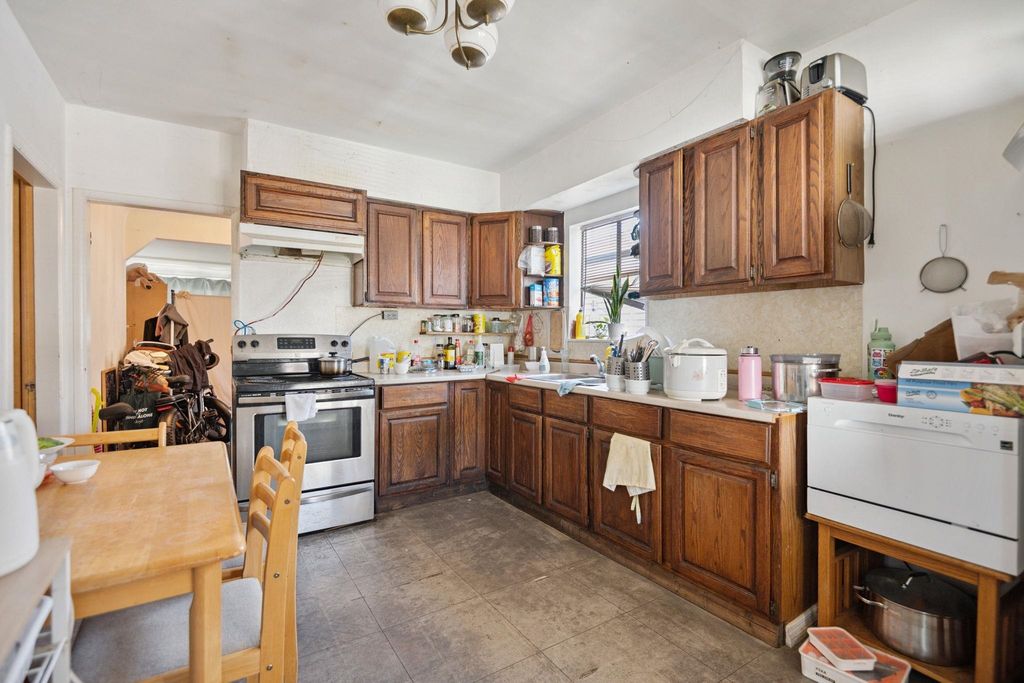 listing image 1102022380264695499