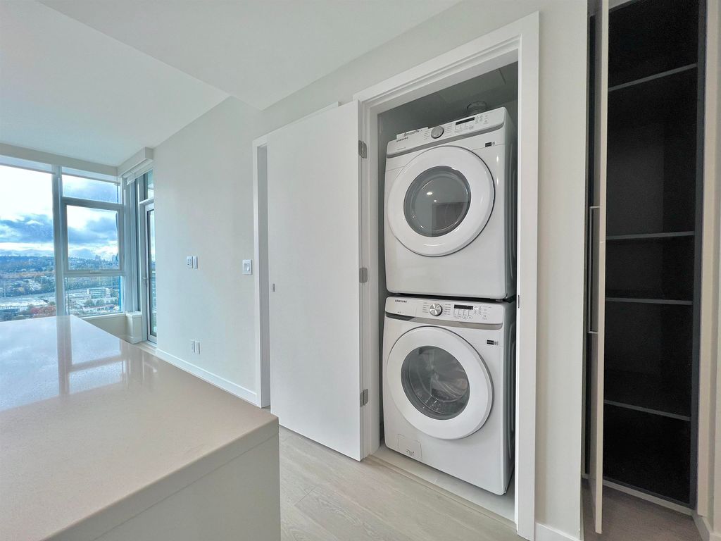 listing image 1109236628031225716