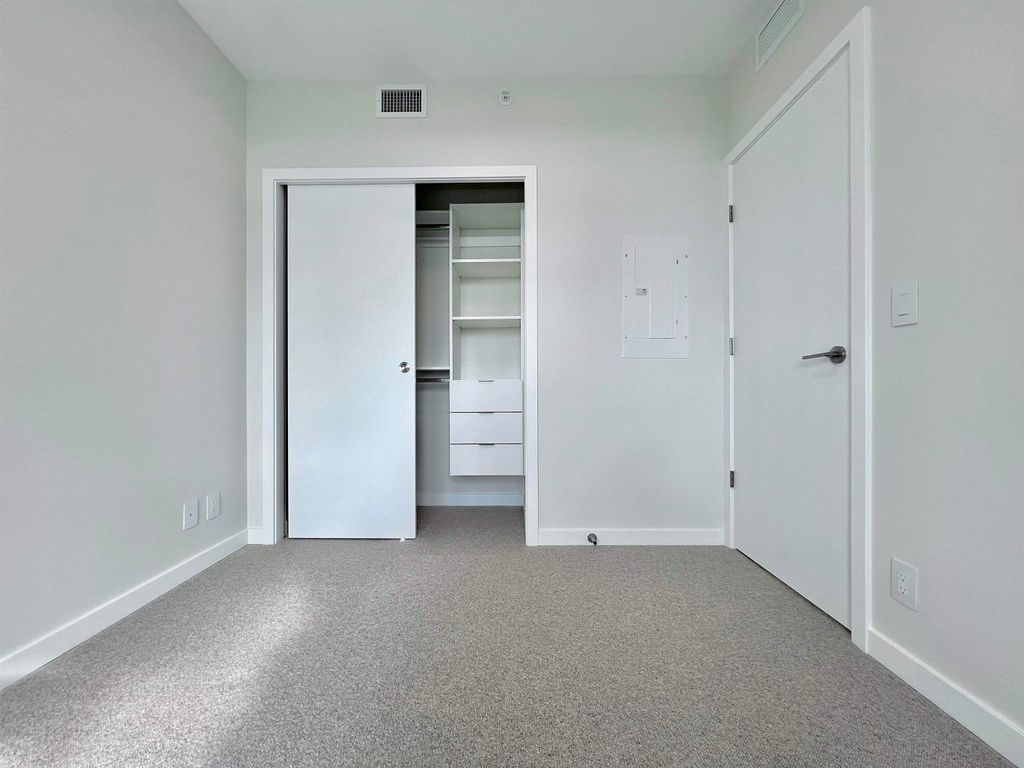 listing image 1104232011706776830