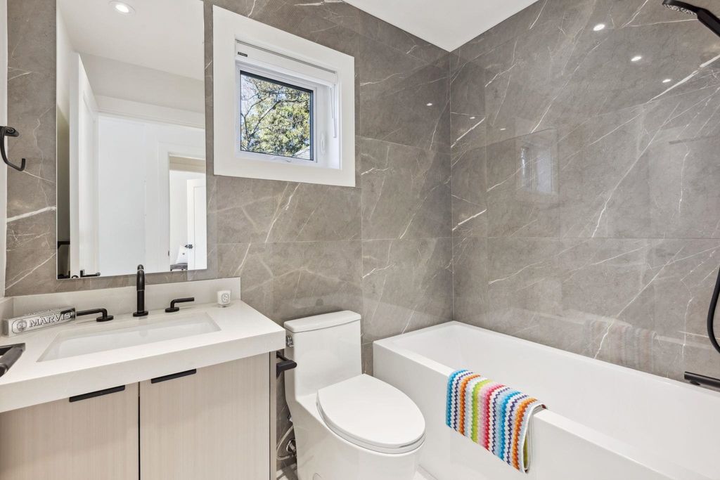 listing image 1108626609113584913