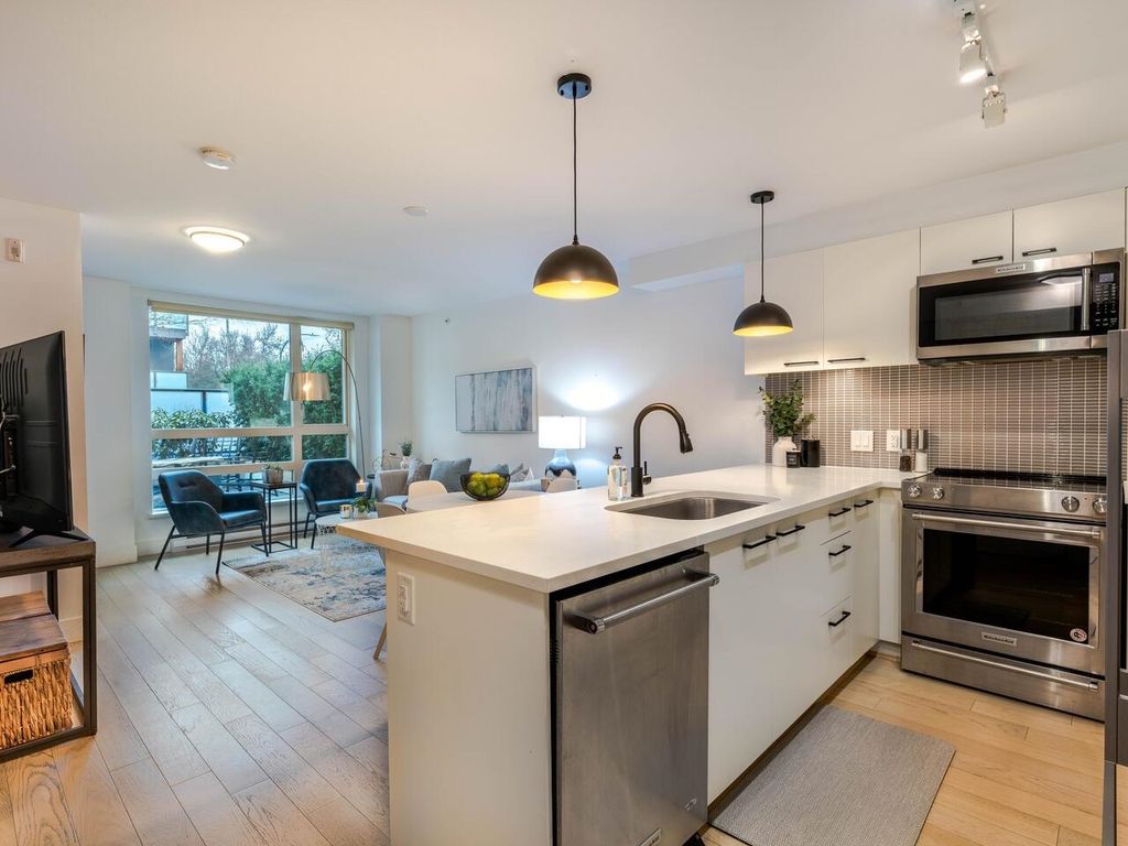 listing image 1109786535478942116