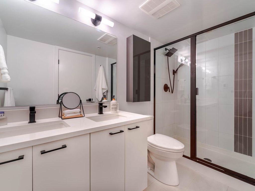 listing image 1102973186645412562