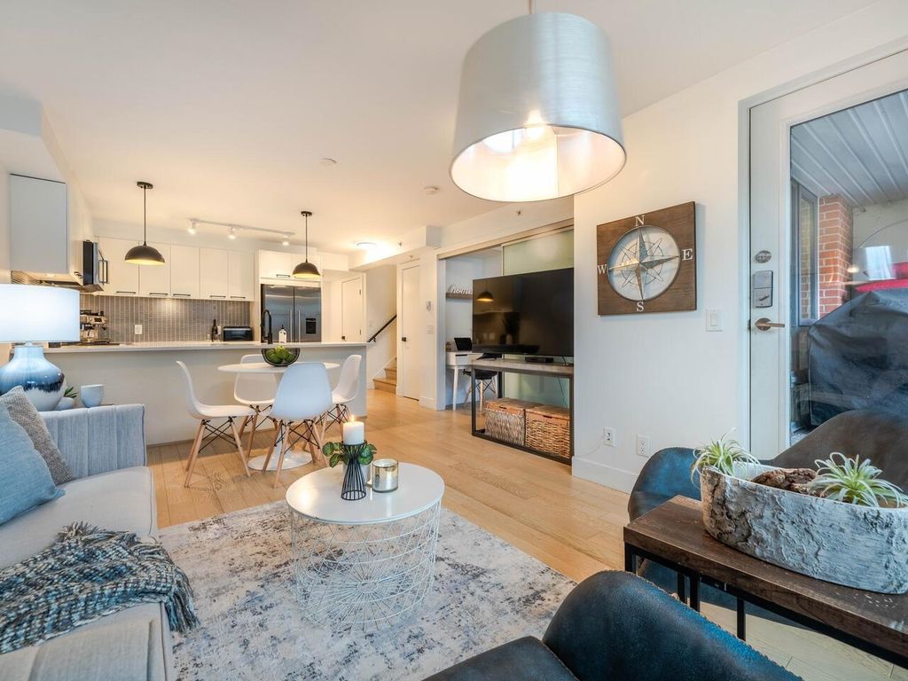 listing image 1109571010485634630