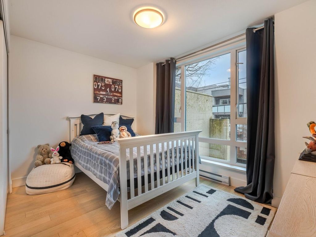listing image 1100337085838184267