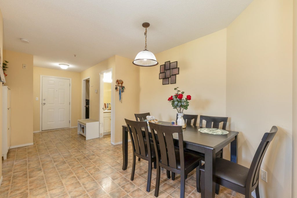 Photo of 2350 Westerly Street #303, Abbotsford, BC V2T 6T7 (MLS # R3172474)
