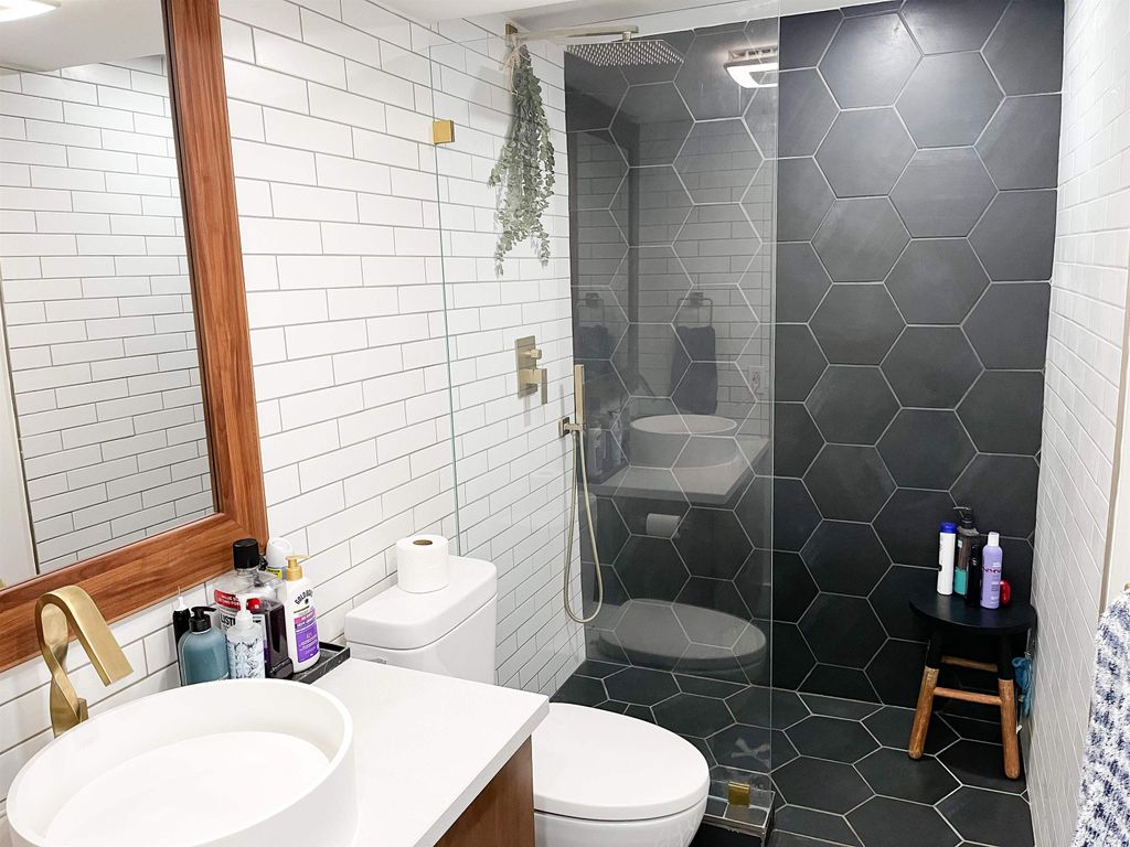 listing image 1101529878654413383