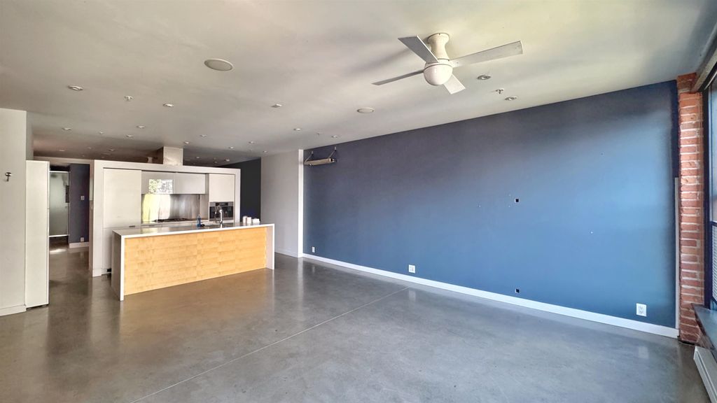 listing image 1102557347535542896