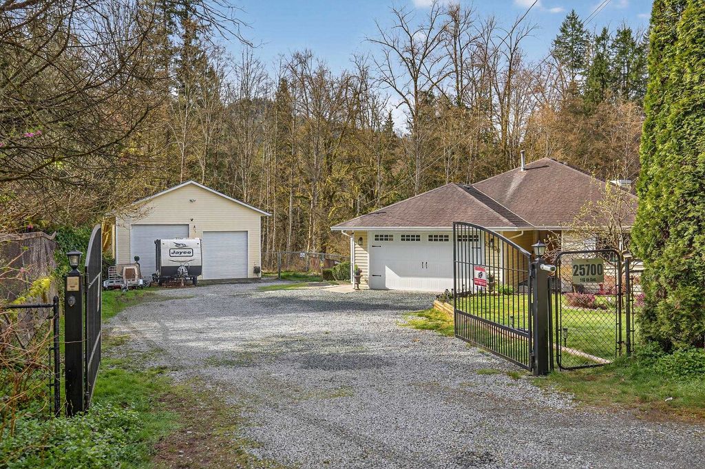 Photo of 25700 116 Avenue, Maple Ridge, BC V4R 1Z6 (MLS # R3107486)