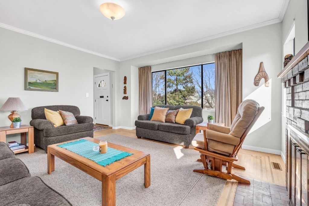 listing image 1104178215974915702