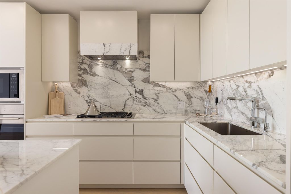 listing image 1102277072707799718