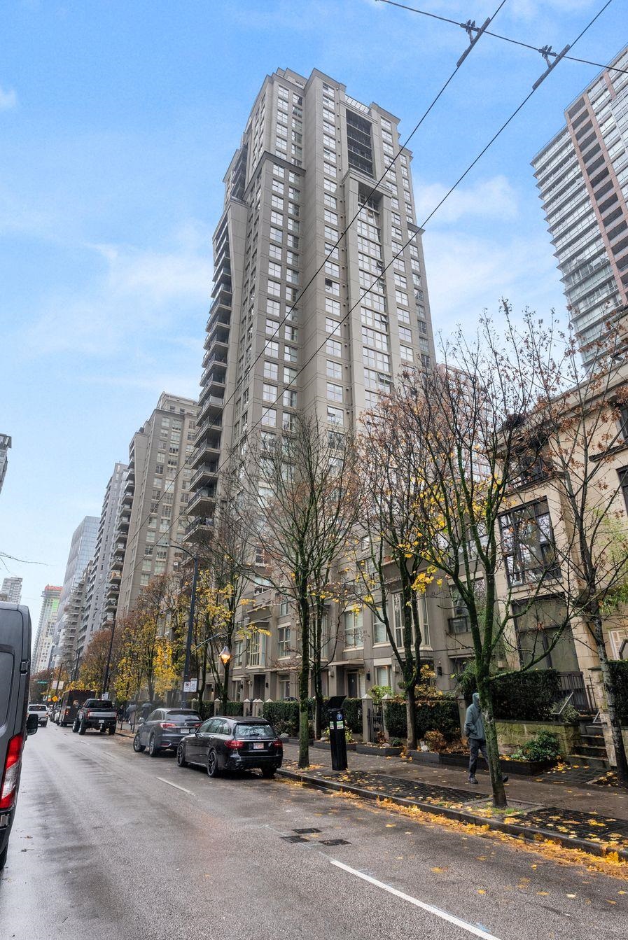 969 Richards Street 2901