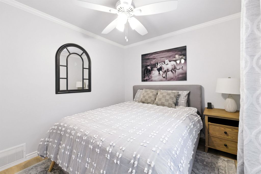 listing image 1107986813092171053