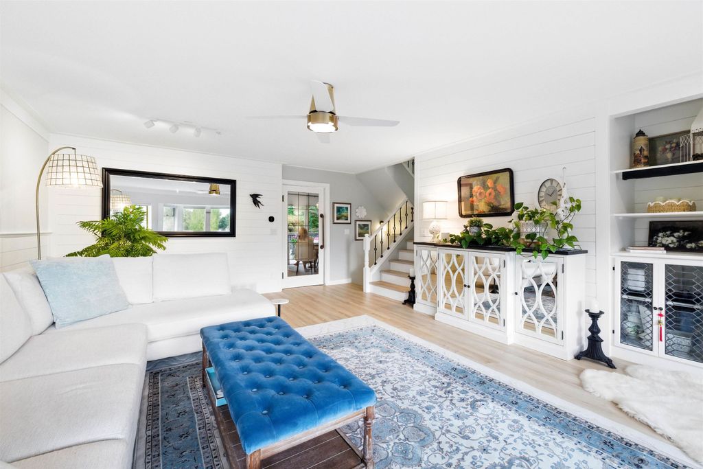 listing image 1104894002744211890