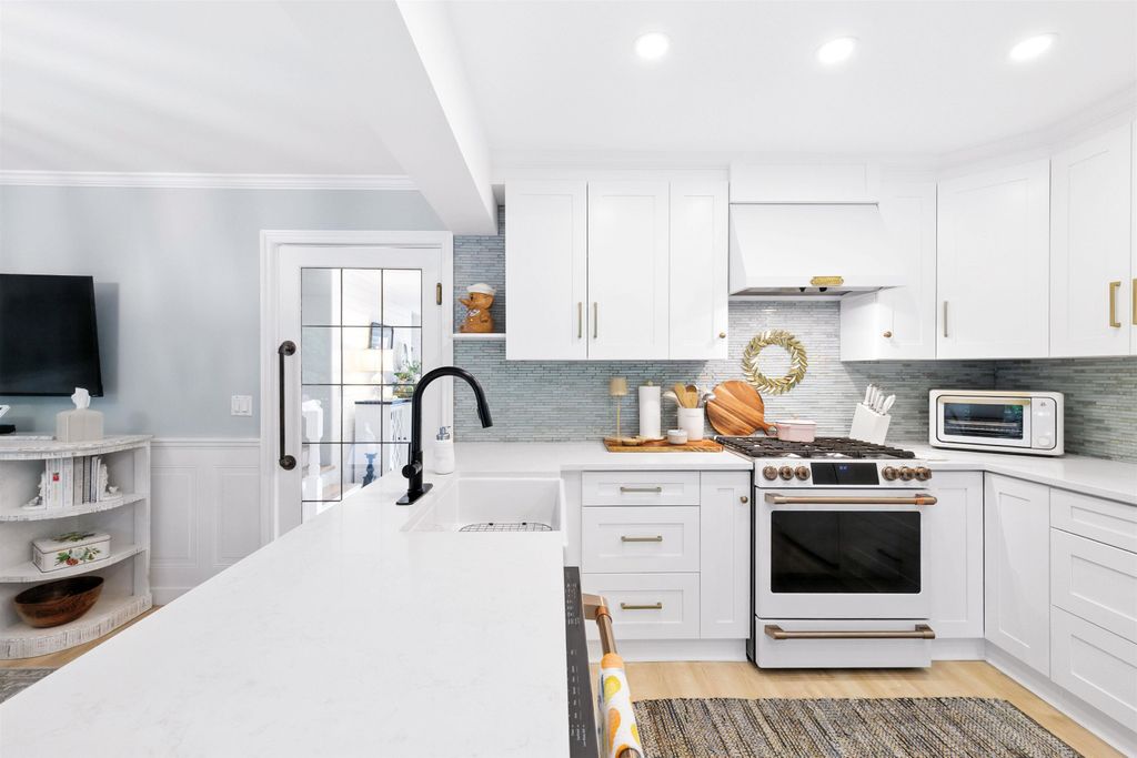 listing image 1102593371210303183