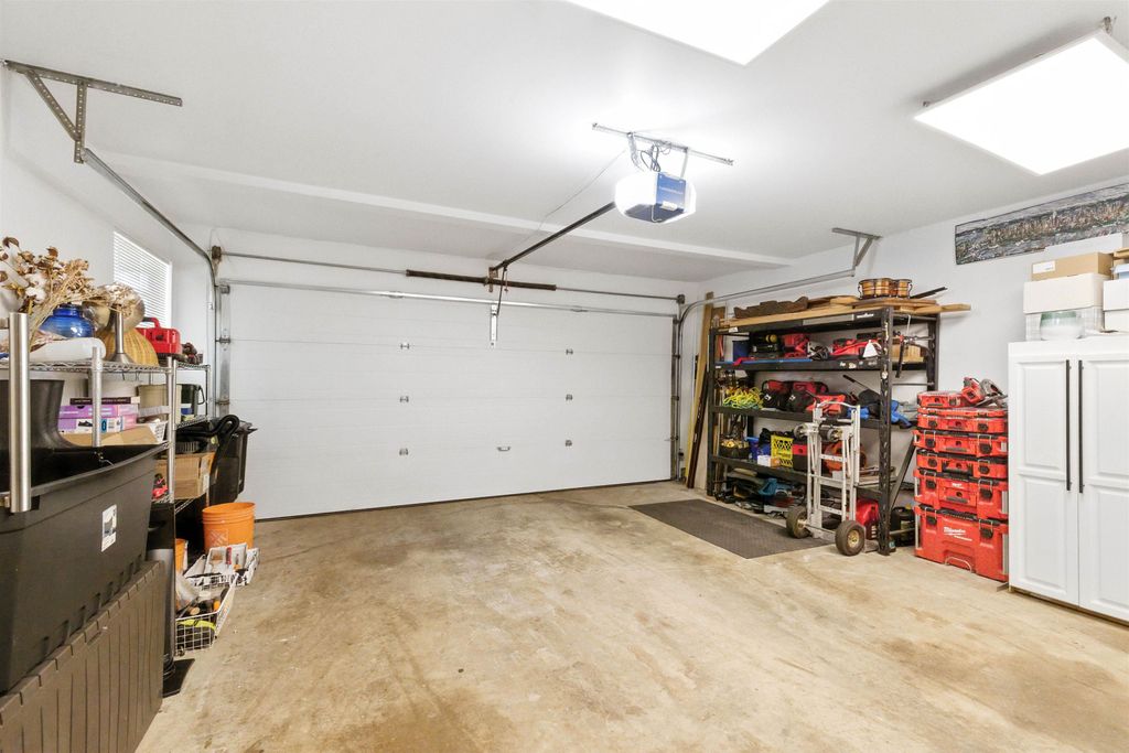 listing image 1106600260544098857