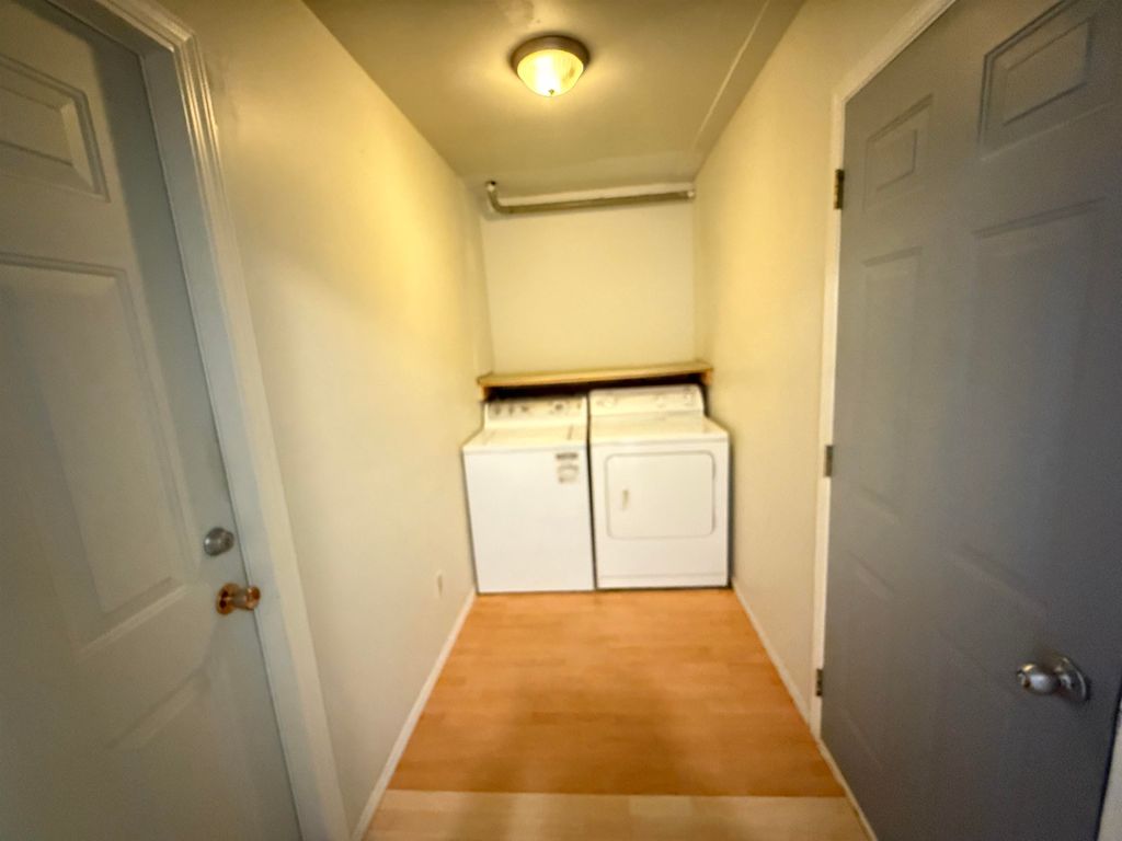 listing image 1104158137653587642