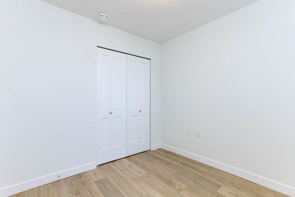 listing image 1101800432929111105