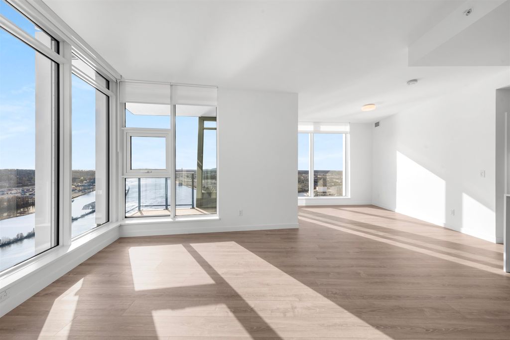 listing image 1107742542484752321