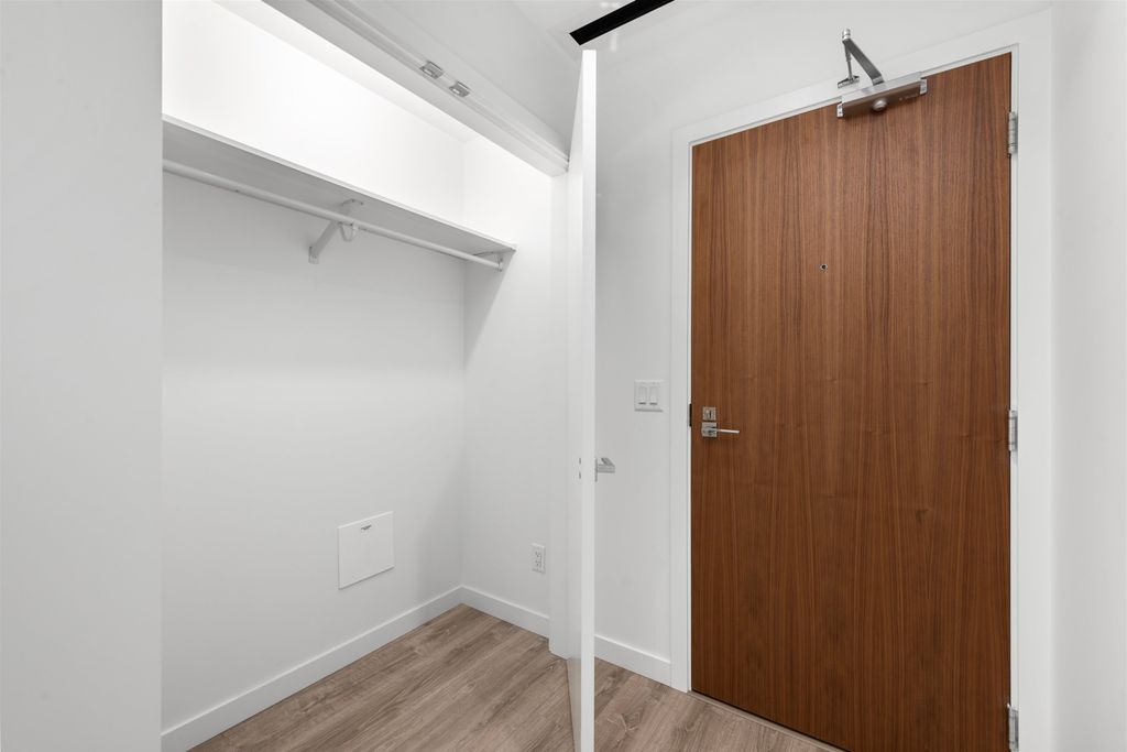 listing image 1109201010410419695