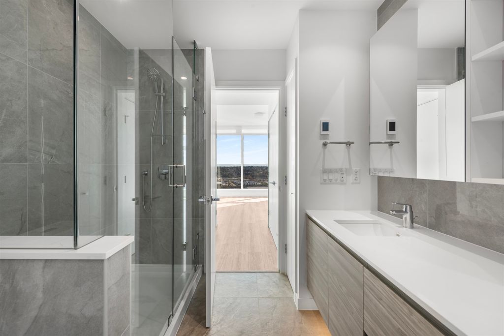 listing image 1108690692480052100