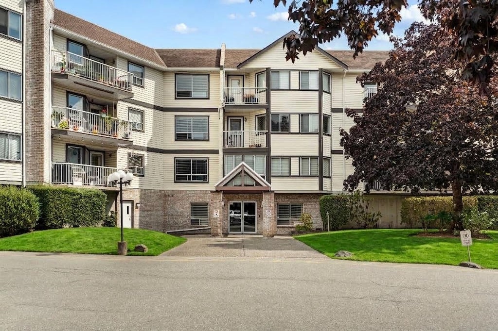 Photo of 5710 201 Street #201, Langley, BC V3A 8A8 (MLS # R3162018)