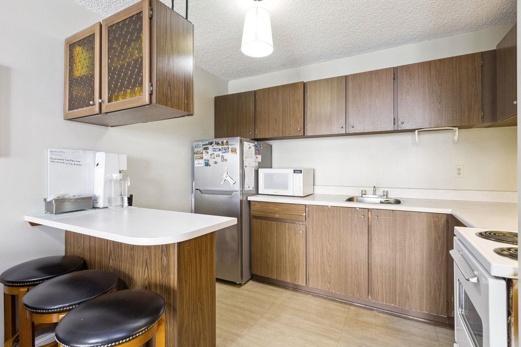 listing image 1107685112411310959