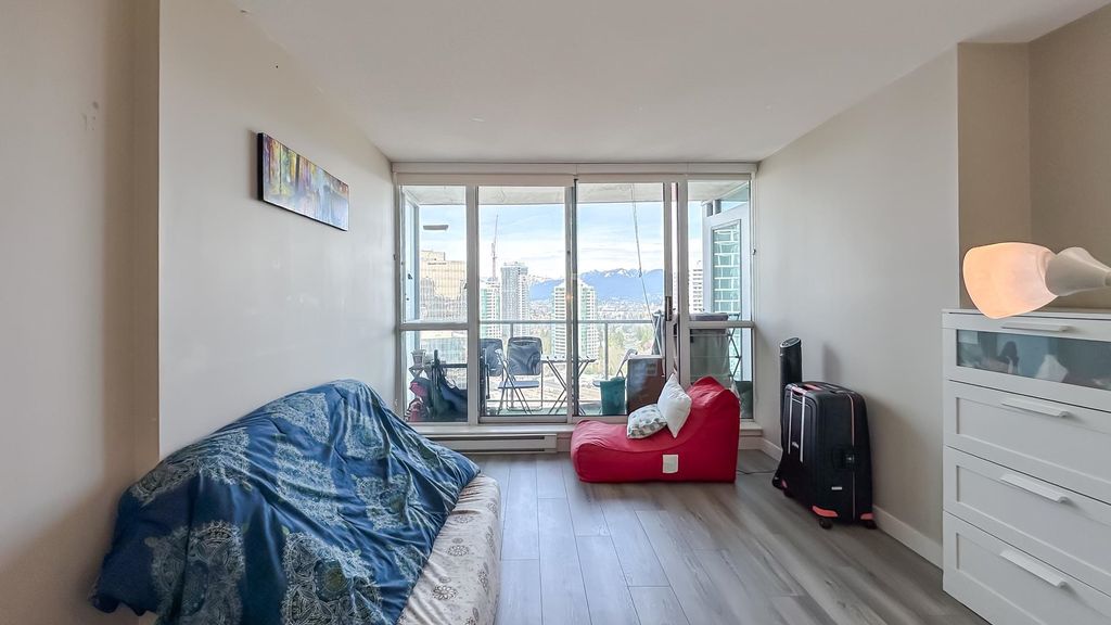 listing image 1105198583626109882