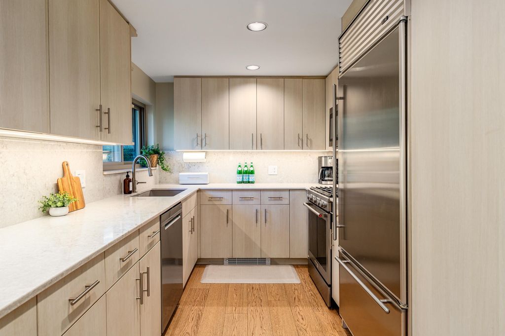 listing image 1100814389310397254