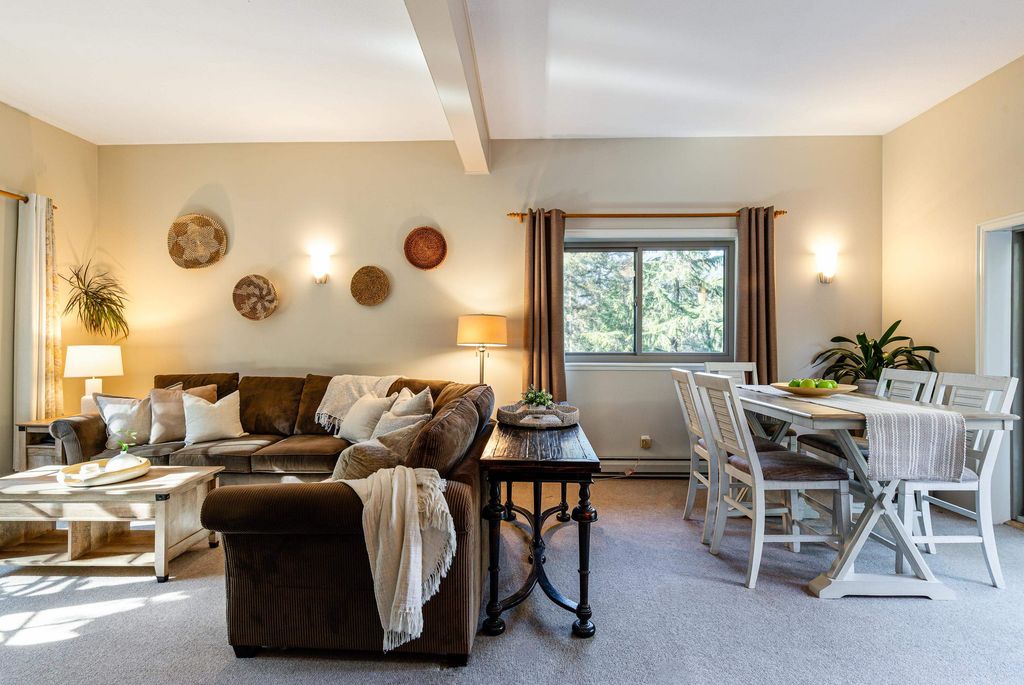 listing image 1104245086779953923