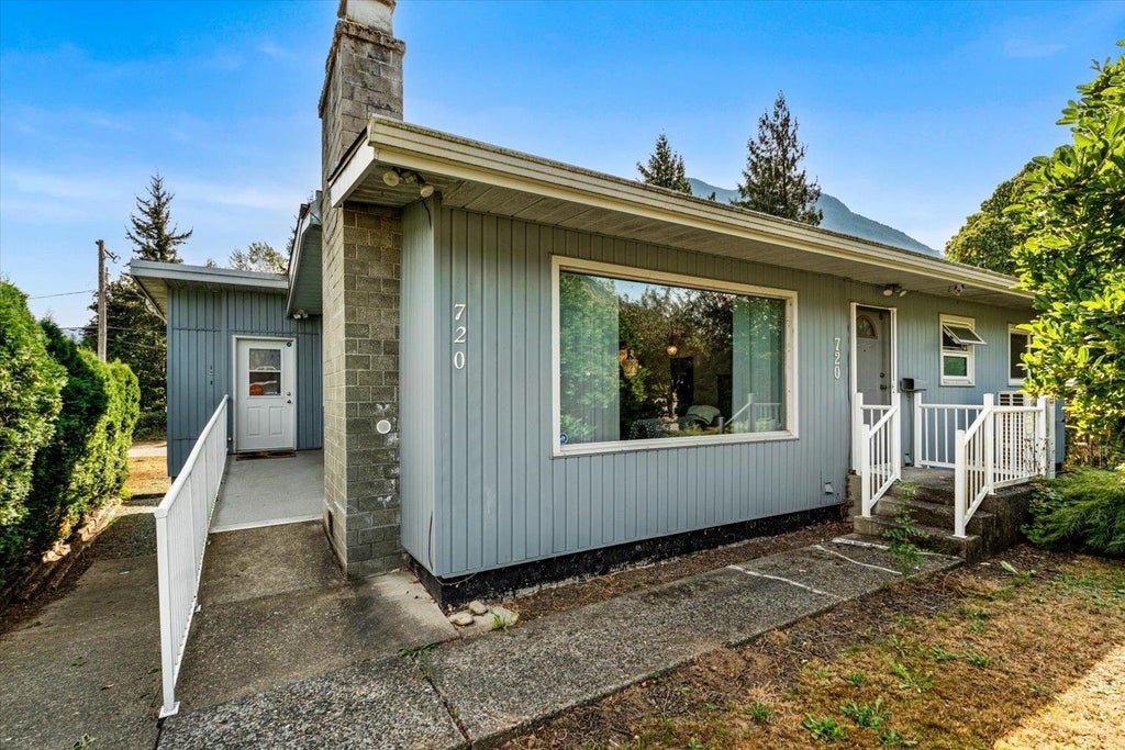 720 COQUIHALLA STREET, HOPE, BC V0X 1L0 - Image 177490.jpeg?d=l