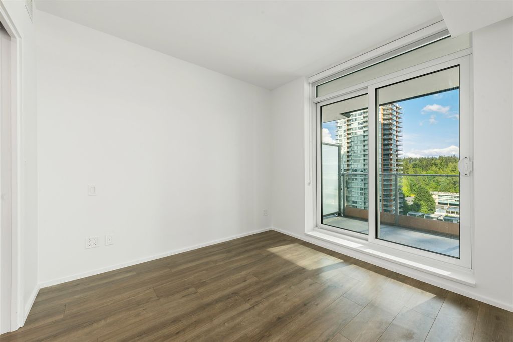 listing image 1104285349694077440
