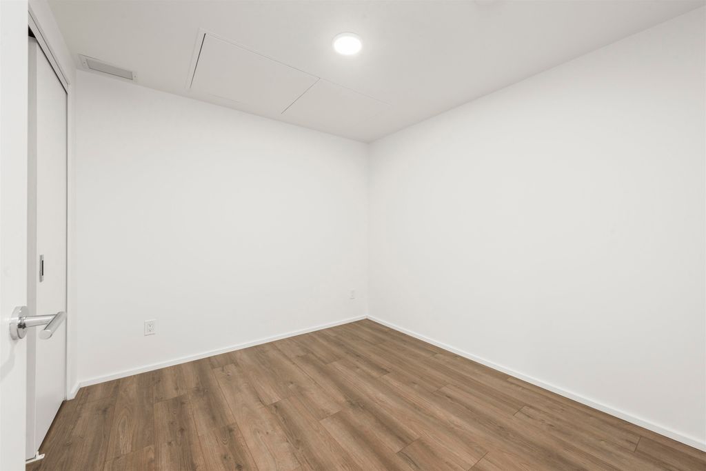 listing image 1105824575553590713