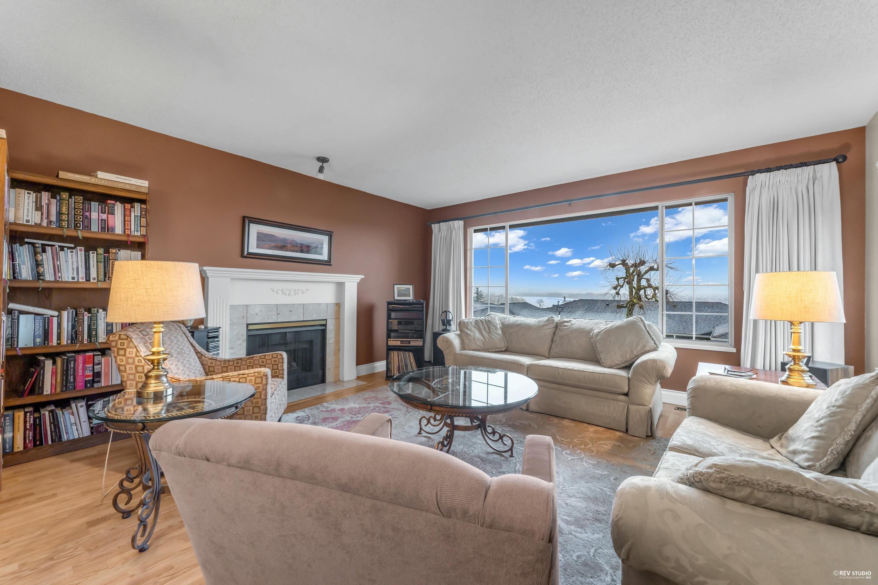 1140 Castle Crescent 205