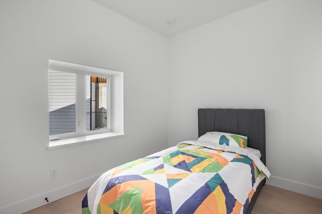 listing image 1106393107171883235