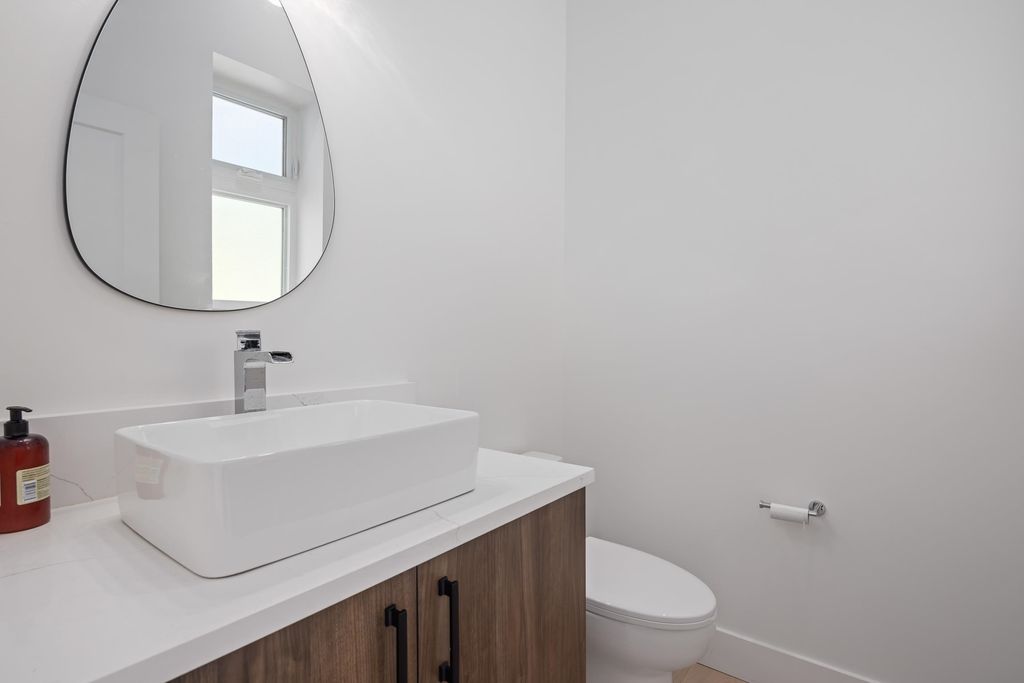 listing image 1106191373881540310