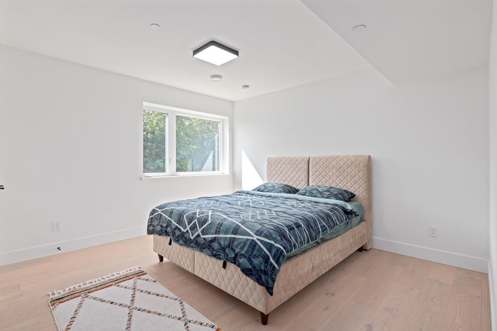 listing image 1105633893807704343