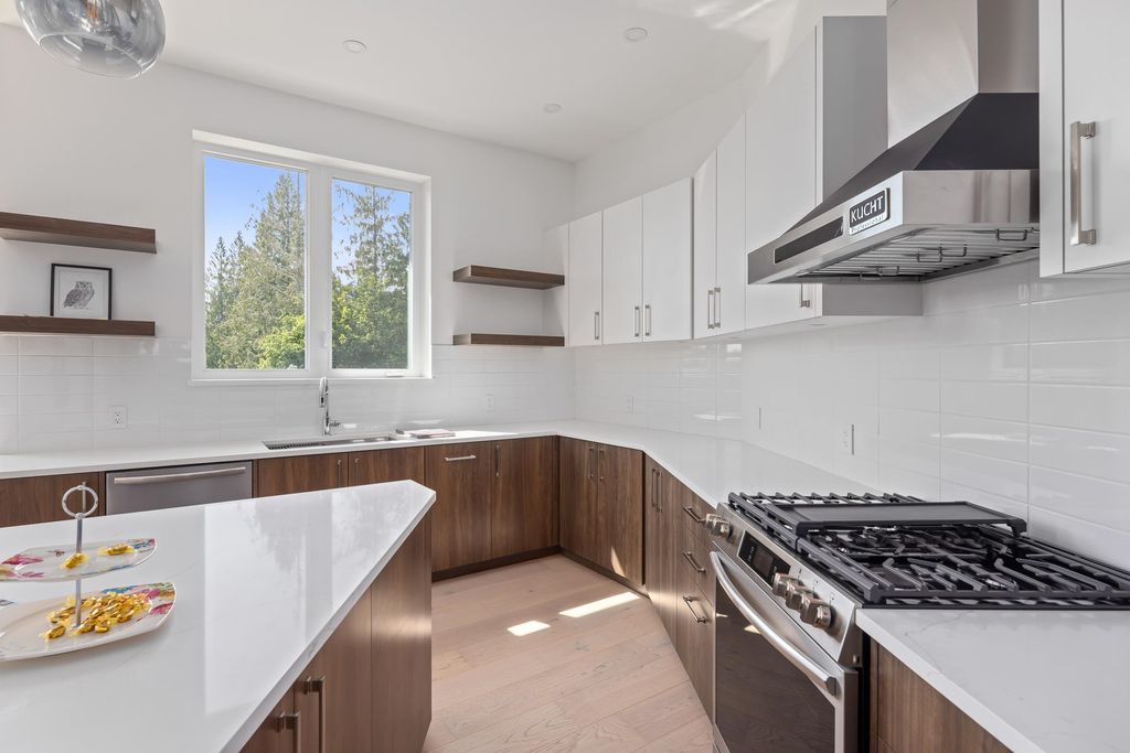 listing image 1104941293910023117