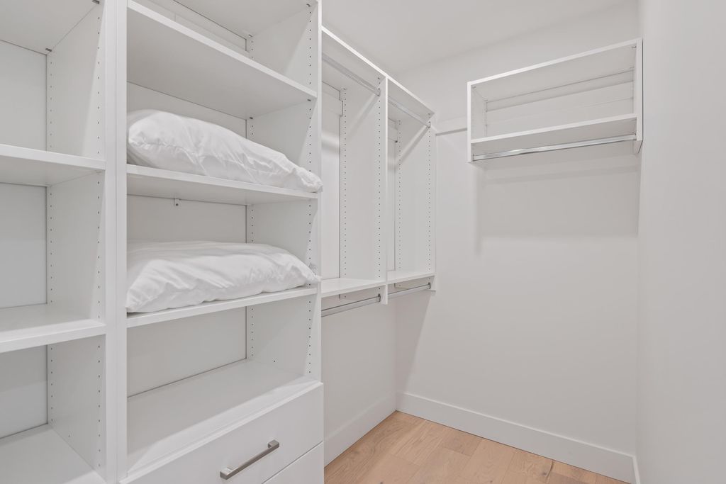 listing image 1101078880336033417