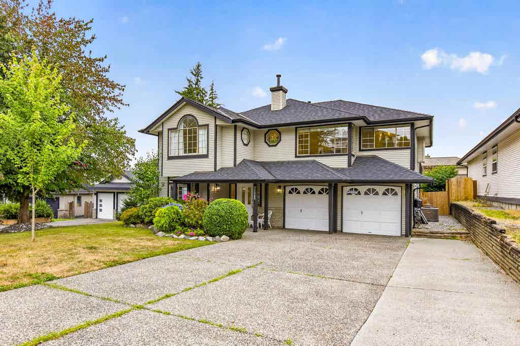 Photo of 23555 108 Avenue, Maple Ridge, BC V2W 1B1 (MLS # R3147581)