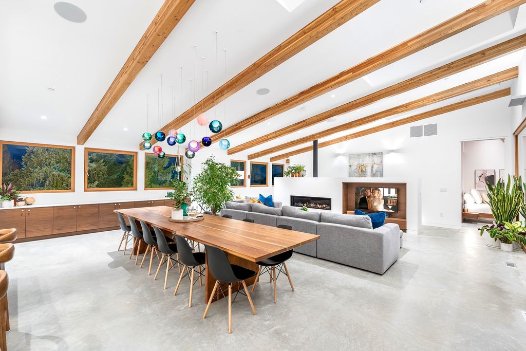 listing image 1106136497334597025