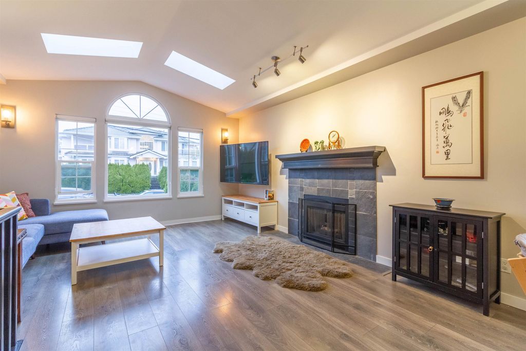 listing image 1105170297867067397