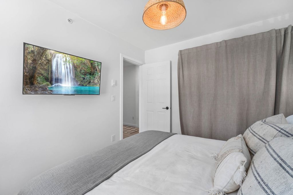 listing image 1104621554647609563