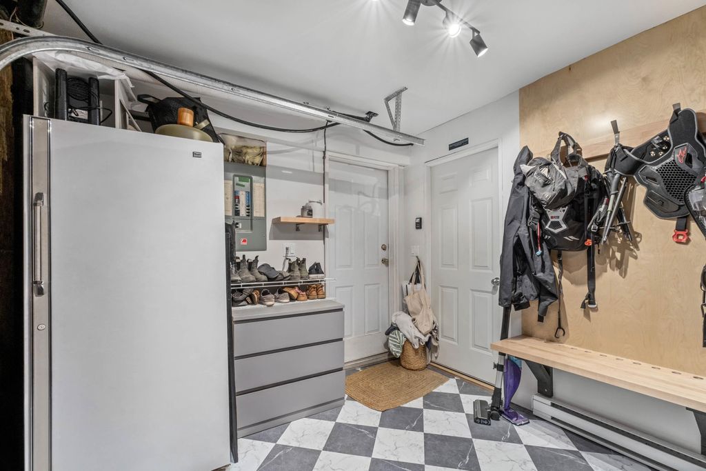 listing image 1104888431610849161