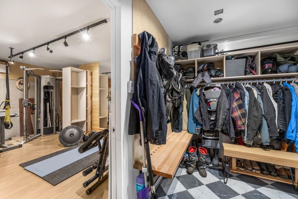listing image 1108323394146097145