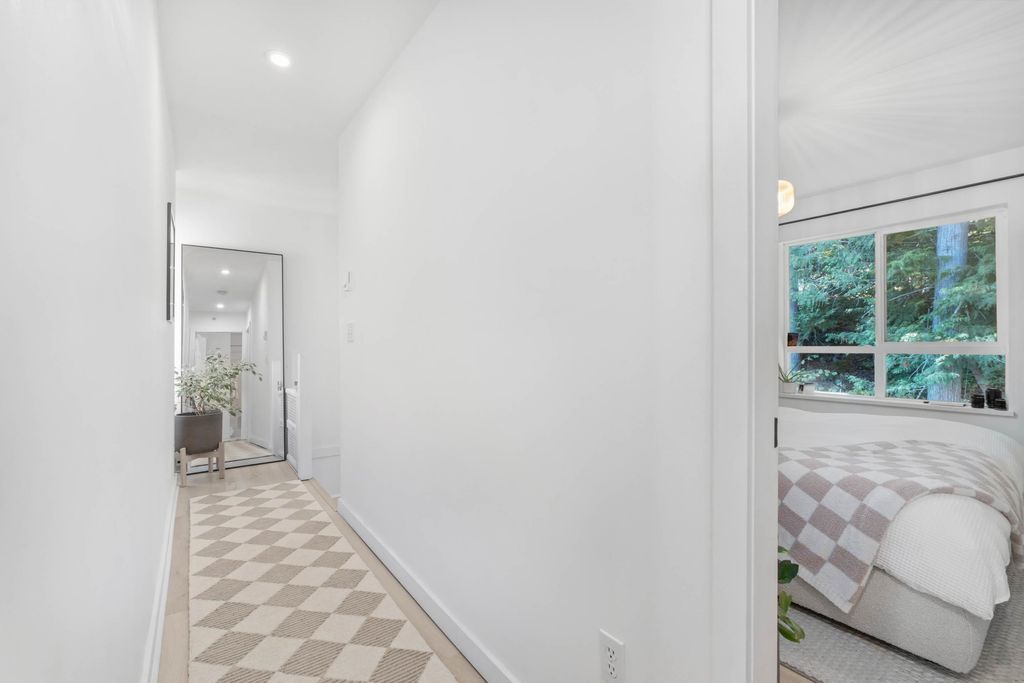 listing image 1101874732751899009
