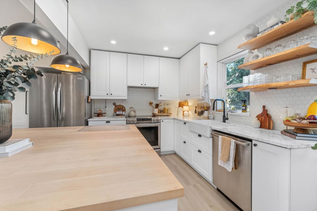 listing image 1103048380333940894