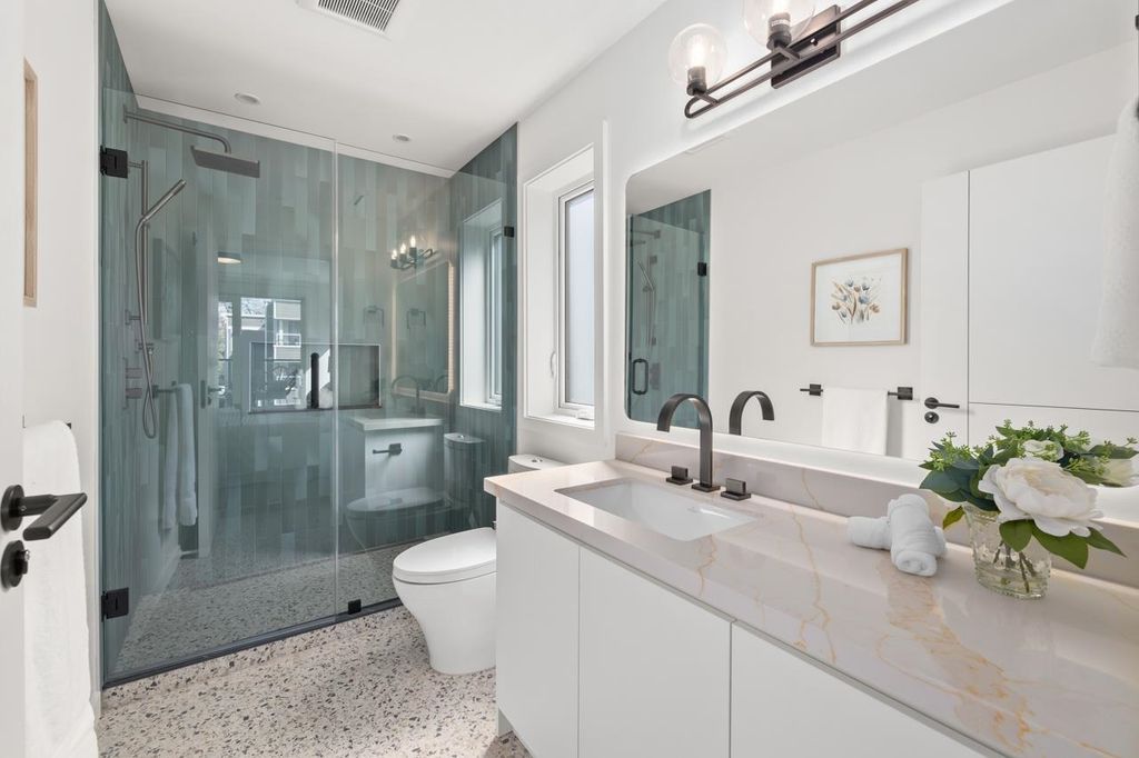 listing image 1103695674434850230
