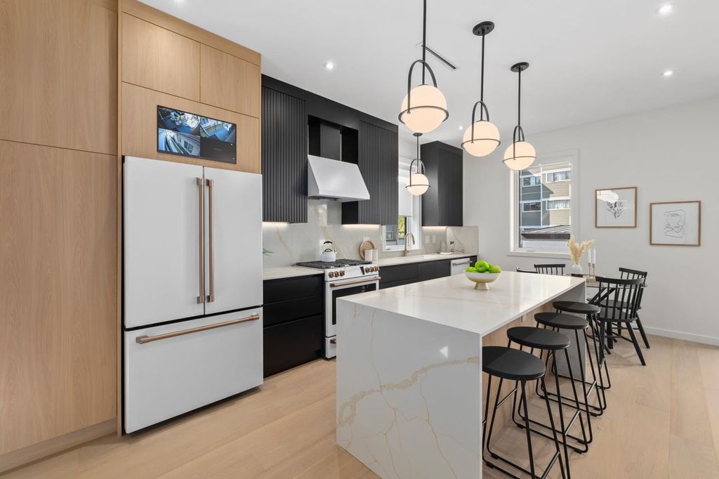 listing image 1101554068297789569